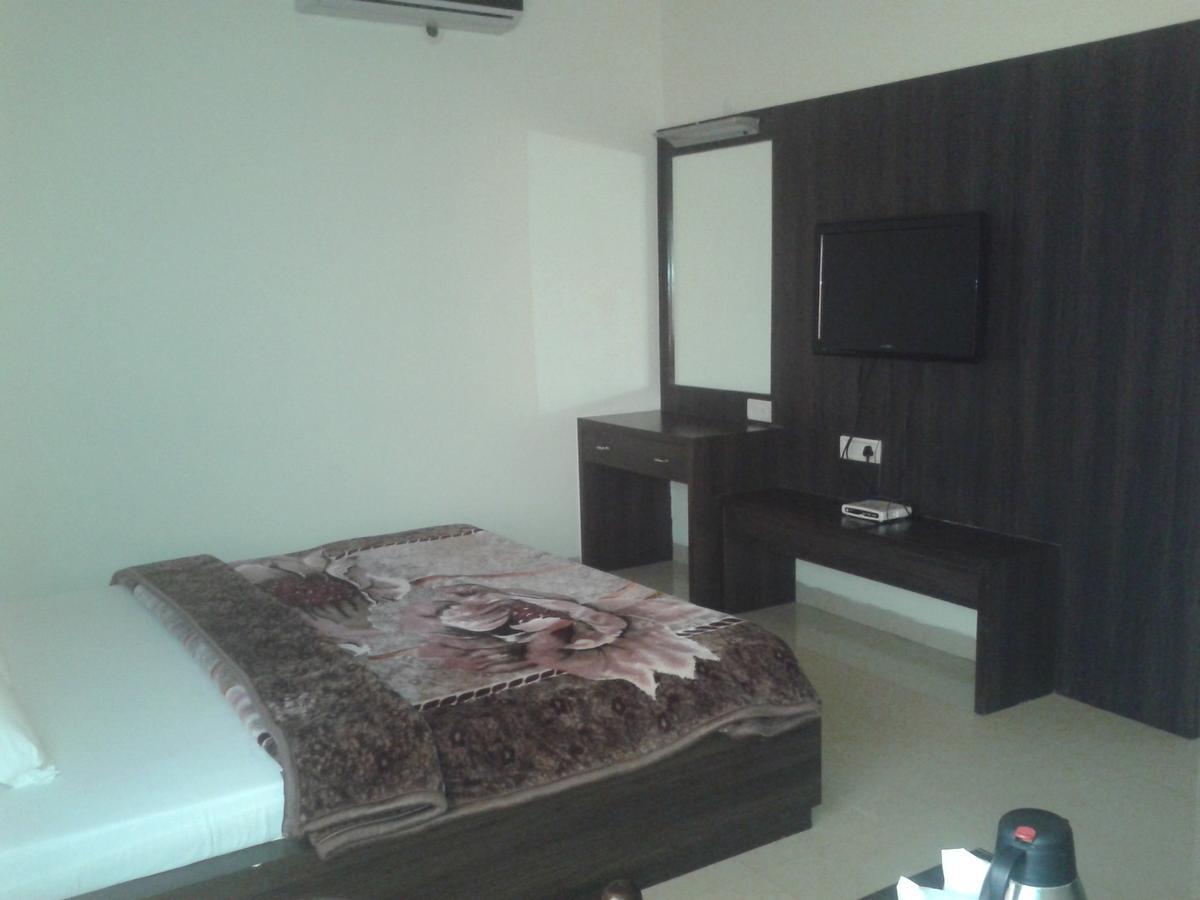 Hotel Milan Palace Amritsar Habitación foto